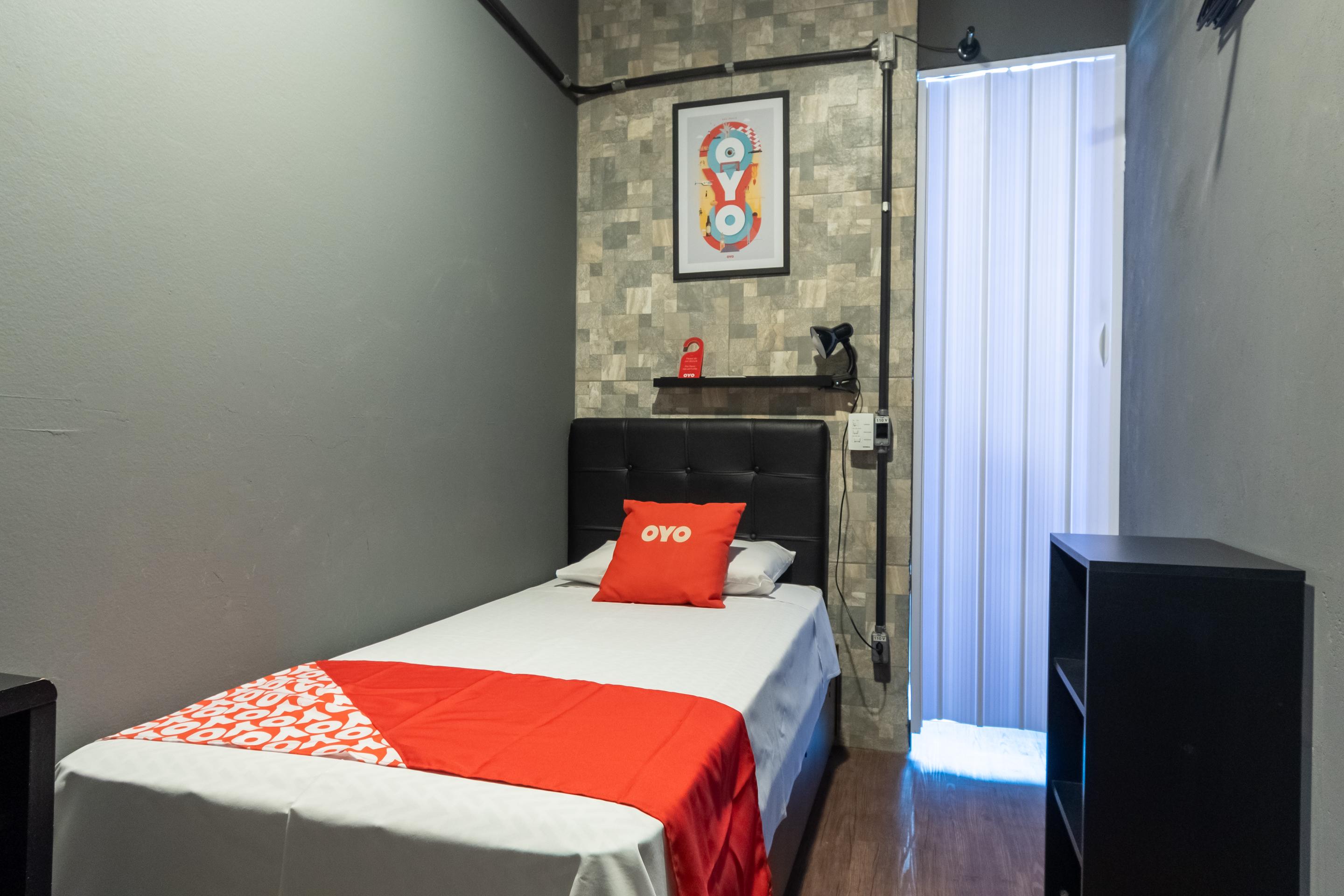 Hotel Oyo Massimo Brooklin, 3*